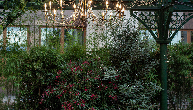 Люстры Favourite на Манежной площади