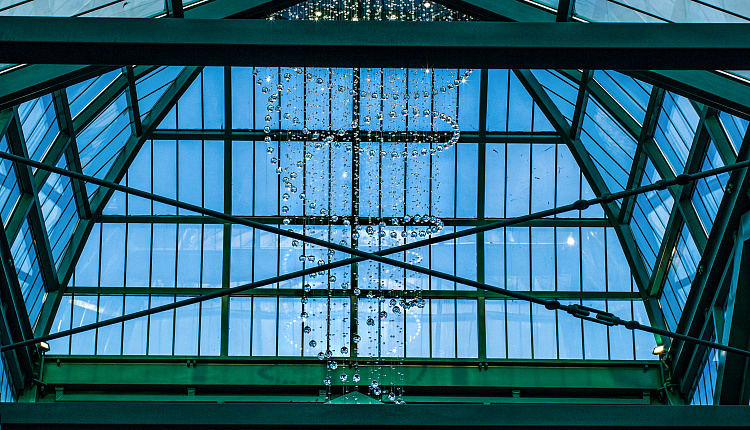  Favourite освещает знаковые пространства Москвы